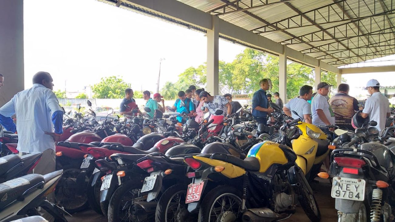 Interessados em visita ao depósito do Detran nesta segunda-feira, 17