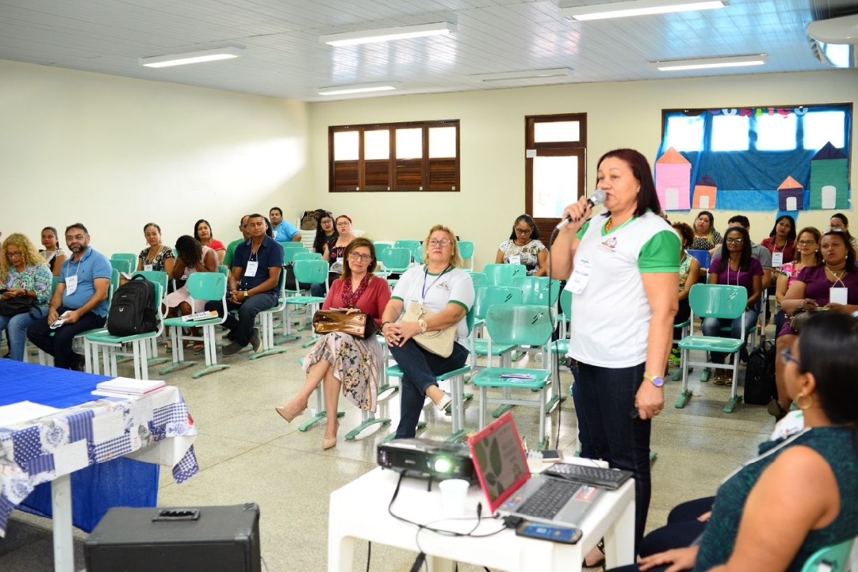 Ana Guerra apresentou o trabalho desenvolvido pelo Núcleo de Educação do Campo e as propostas da Opmac