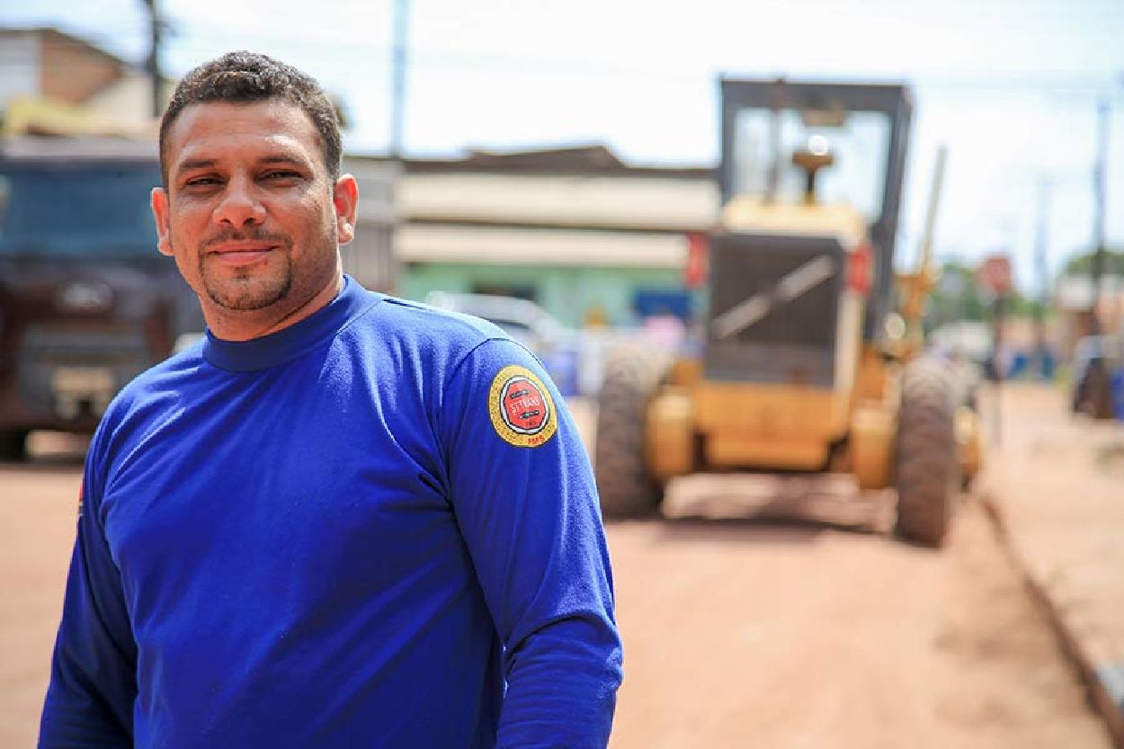Mototaxista Francinei Souza ficou feliz com início das obras