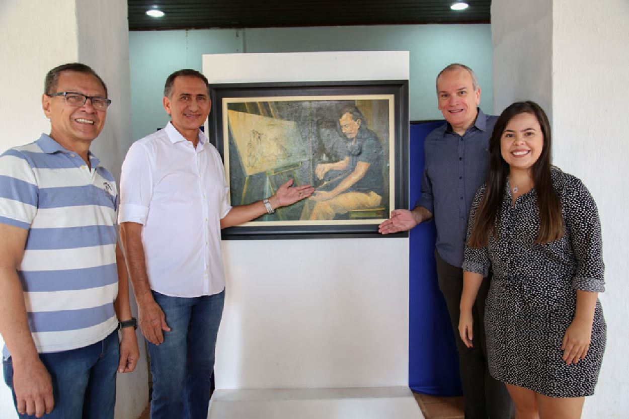 Governador Waldez Góes e vice Jaime Nunes prestigiaram a exposição das obras de R. Peixe ao lado da família do artista plástico