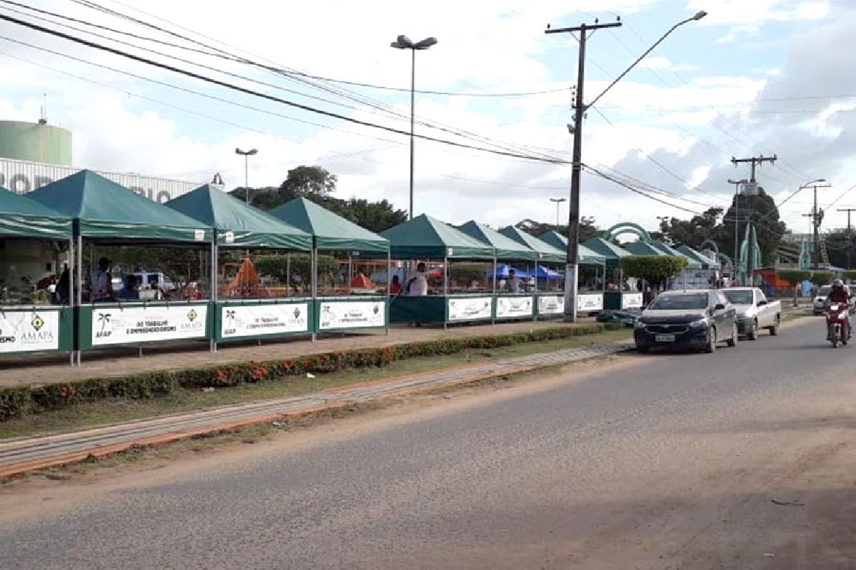 Em Laranjal do Jari, barracas estão sendo montadas no corredor da folia em frente ao Terminal Rodoviário