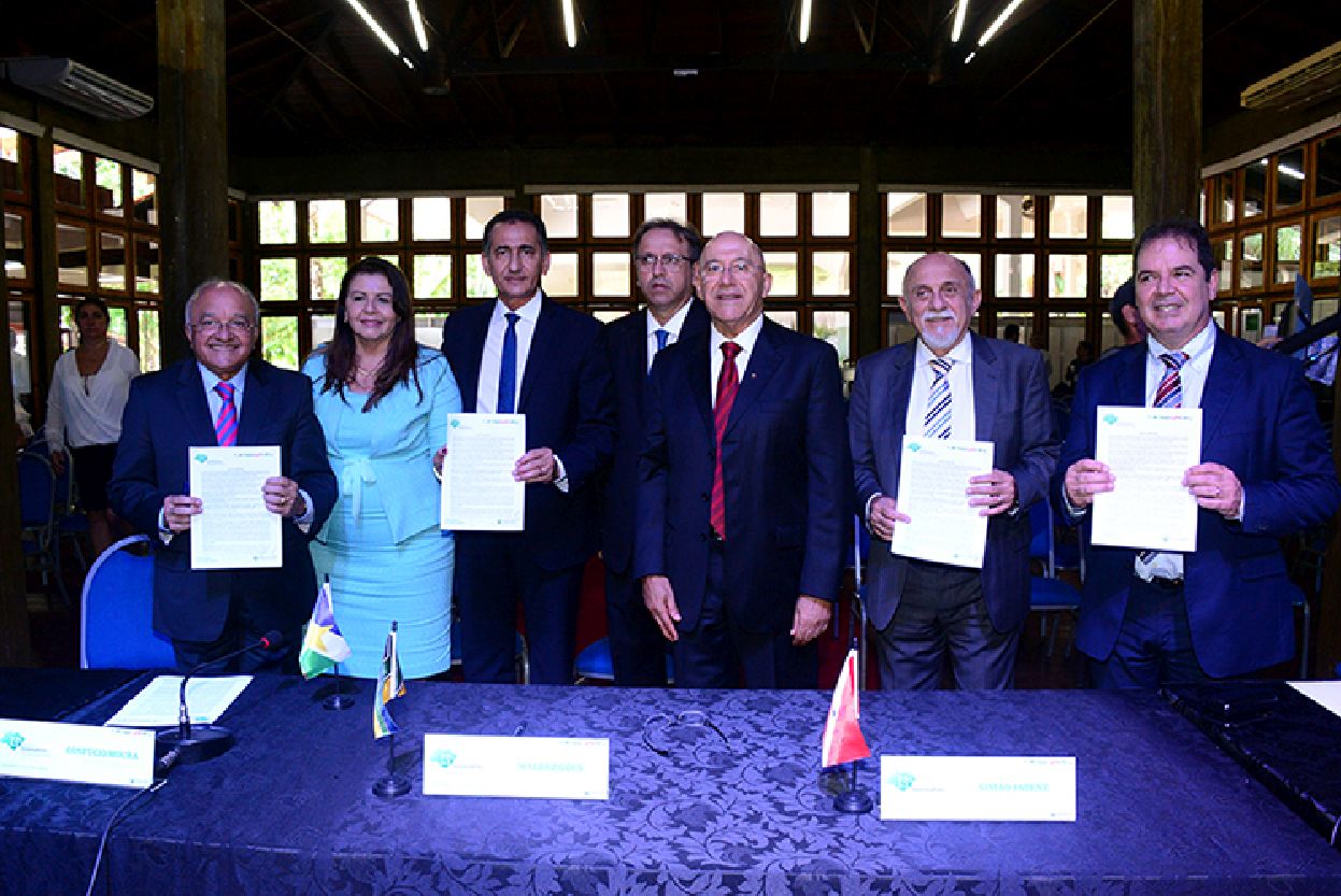 Governadores na aprovação do Protocolo de Intenções, em 2017, durante a 13ª edição do evento, em Macapá