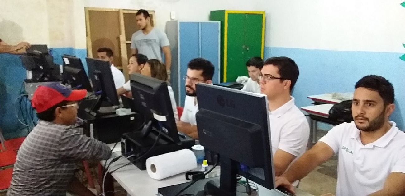 Os atendimentos iniciaram por volta das 8h e seguiram até as 12h, com a expectativa de realizar aproximadamente 200 atendimentos jurídicos em diversas áreas