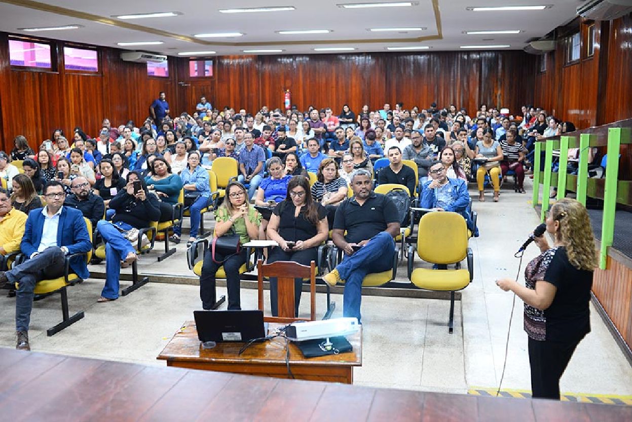 Durante o encontro, o público foi orientado e motivado para que não deixe de contribuir com o censo, que é obrigatório