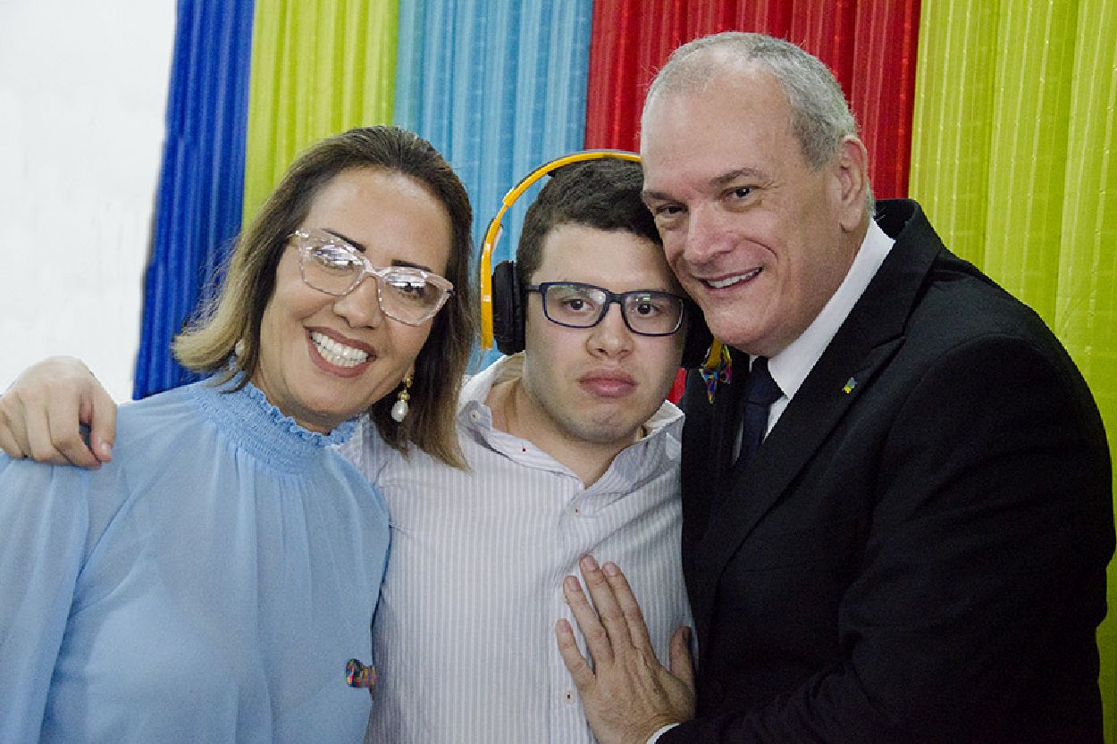 Deputada Marília Góes, autora da lei que instituiu o pacote de medidas em benefício dos autistas, participou da abertura do evento, assim como o governador em exercício, Jaime Nunes
