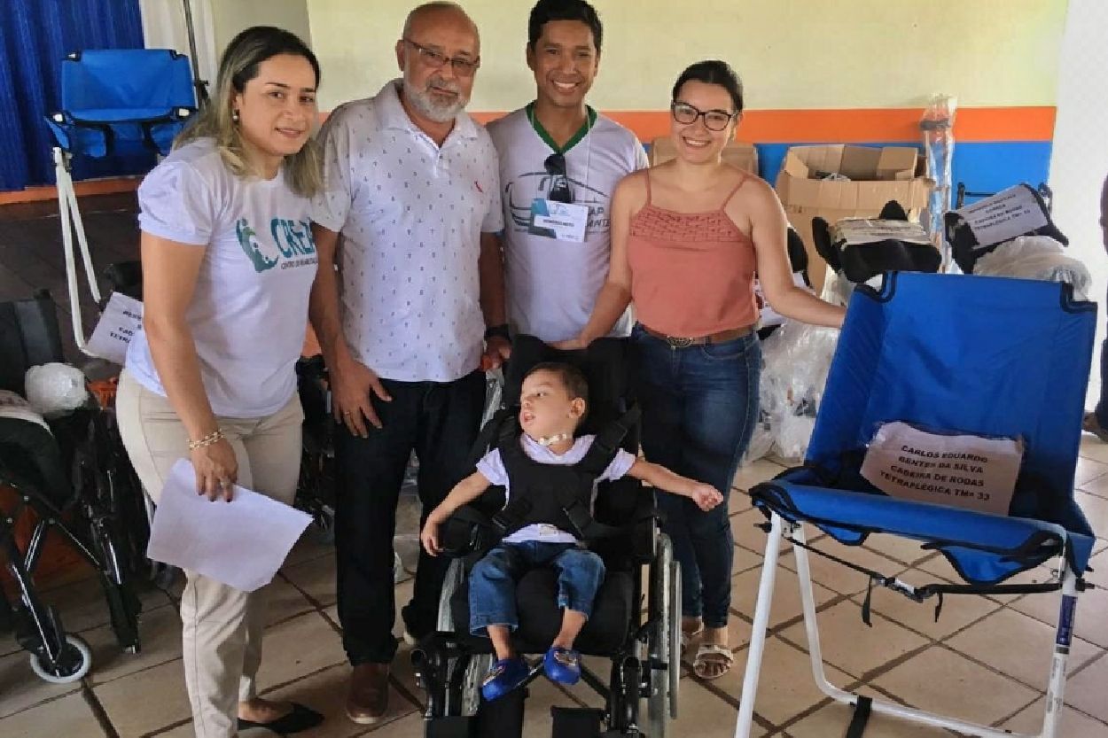 Adrya Bentes (à direita), mãe do pequeno Carlos Eduardo, 3 anos, demonstrou sua satisfação com o projeto em Porto Grande