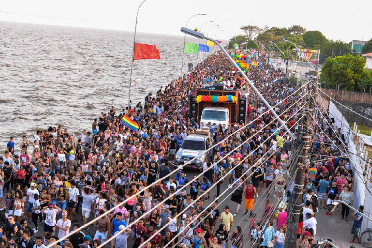 Parada reuniu mais de 60 mil pessoas na orla da capital. Lésbicas, Gays, Bissexuais, Travestis, Transexuais e apoiadores do segmento LGBT, que caminharam em alusão ao tema deste ano