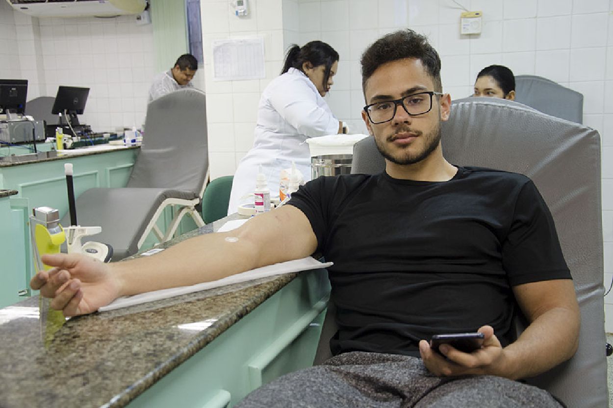 Morando e estudando em Minas Gerais, Térsio de Melo, 19 anos, está passando as férias em Macapá e tirou um tempo para fazer sua doação no Hemoap