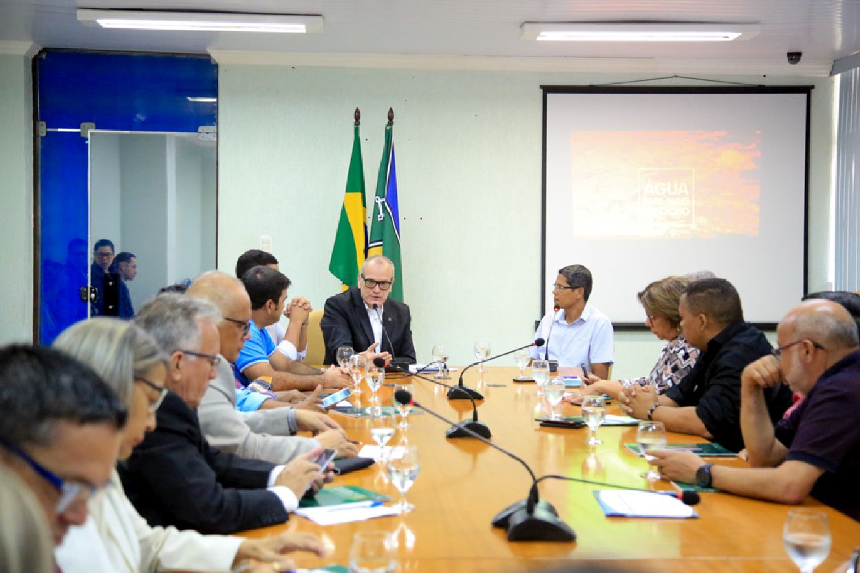 Vice-governador Jaime Nunes recebeu prefeitos e técnicos da Funasa para tratar da implantação do sistema