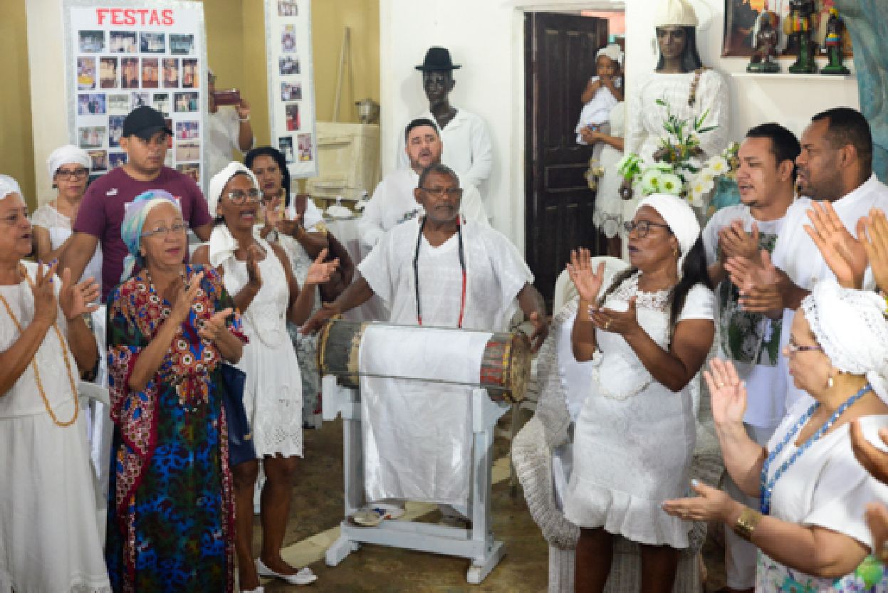Tambor de Mina no Terreiro de Santa Bárbara, antes das rodas de conversas que marcou o 8 de maio