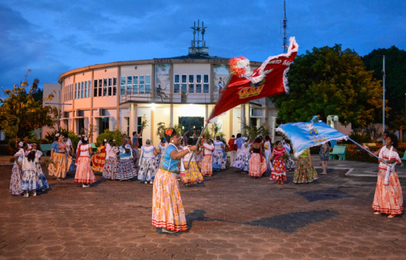 Cortejo da murta na área da igreja de São Benedito, no bairro do Laguinho, em Macapá