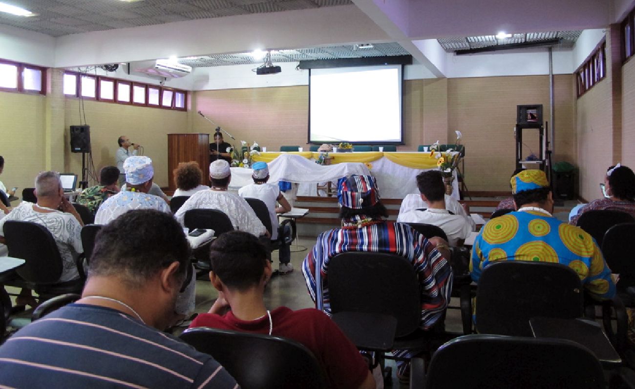 Integrantes de religiões de matriz africana participam de seminário promovido pela Seafro