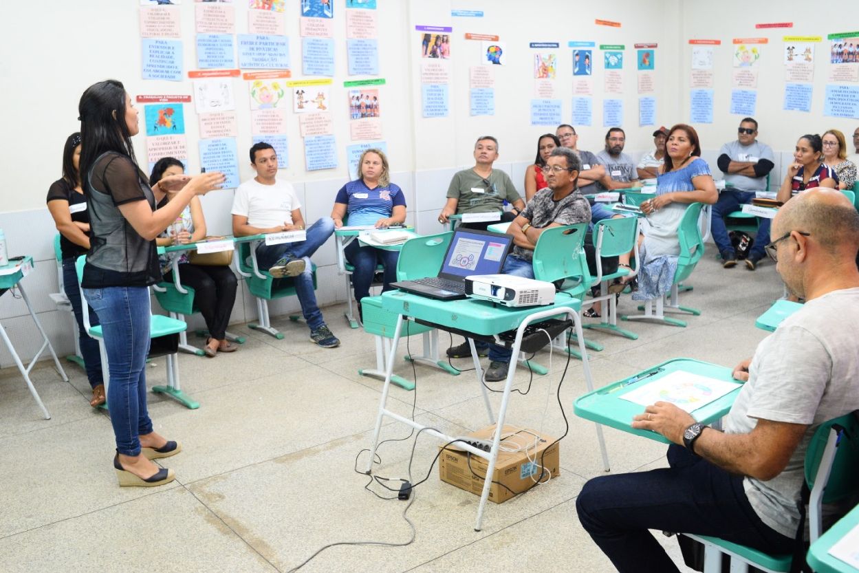 Professores dos anos iniciais e finais do ensino fundamental, do ensino modular da rede estadual de ensino, participam da formação