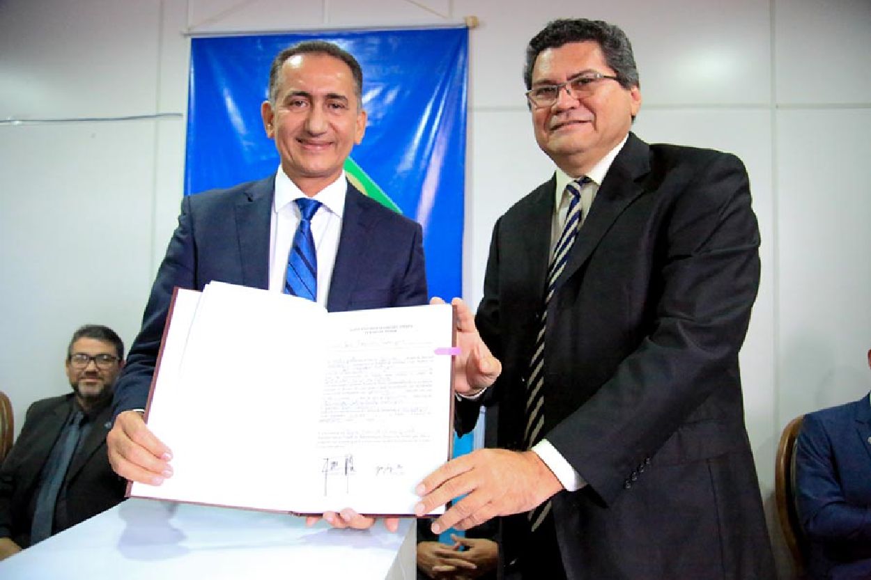 Joel Rodrigues foi empossado pelo governador Waldez na manhã desta quinta-feira, como novo controlador-geral do Estado