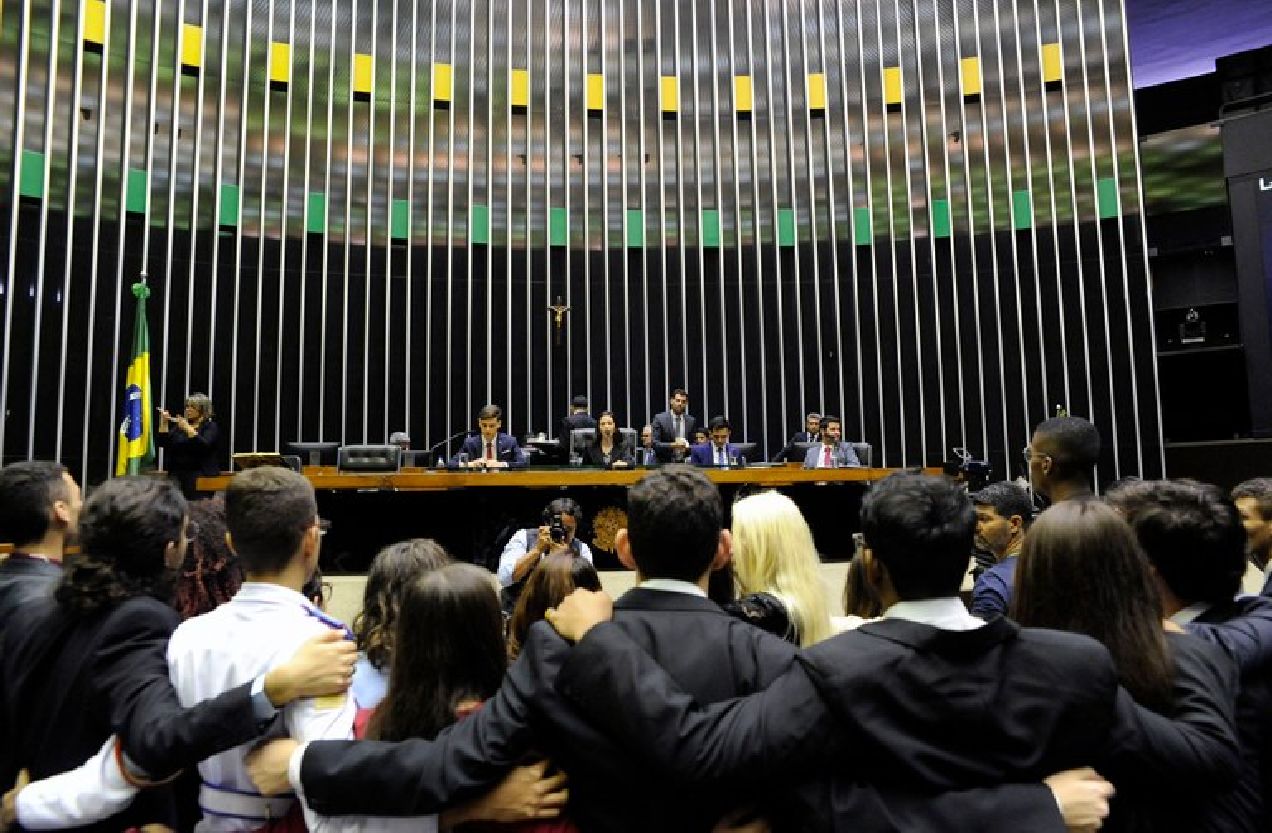 Jovens selecionados irão até a Câmara dos Deputados, em Brasília, onde conhecerão a torina do Poder Legislativo