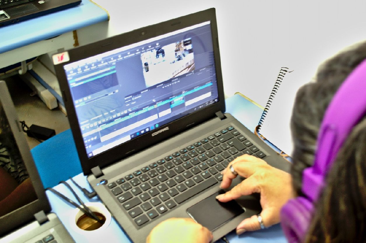 Para se inscrever, o candidato precisa atender a alguns critérios como possuir conhecimento básico em qualquer editor de vídeo (para o curso de edição de vídeo)