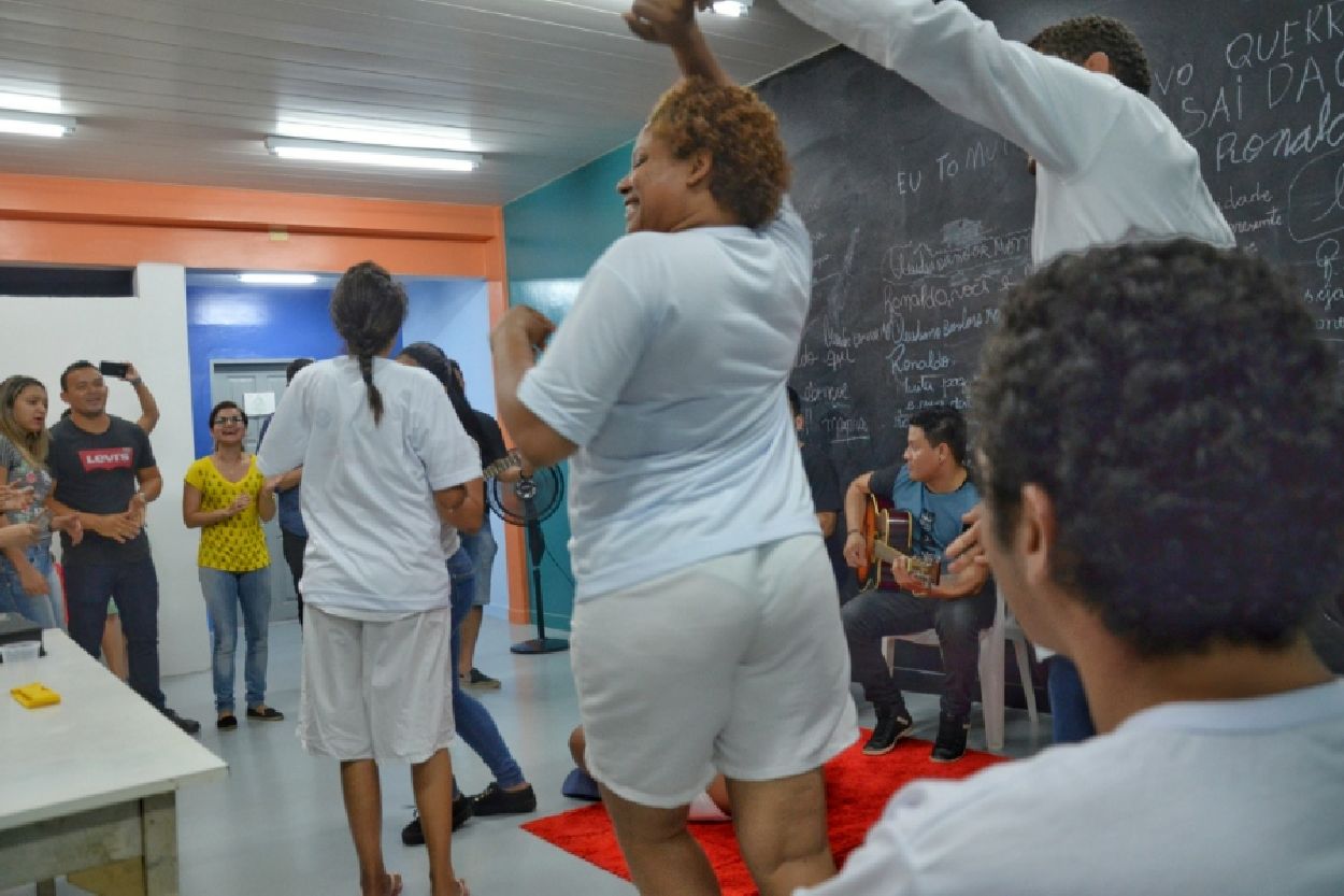 O grupo voluntário ‘Musicoterapia’ foi alegrar e cantar os grandes sucessos do ritmo brega para os pacientes internados