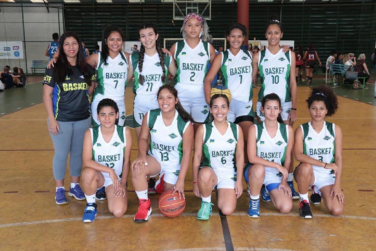 Time feminino de basquete da E. E. Gabriel de Almeida Café conseguiu uma boa colocação no campeonato nacional