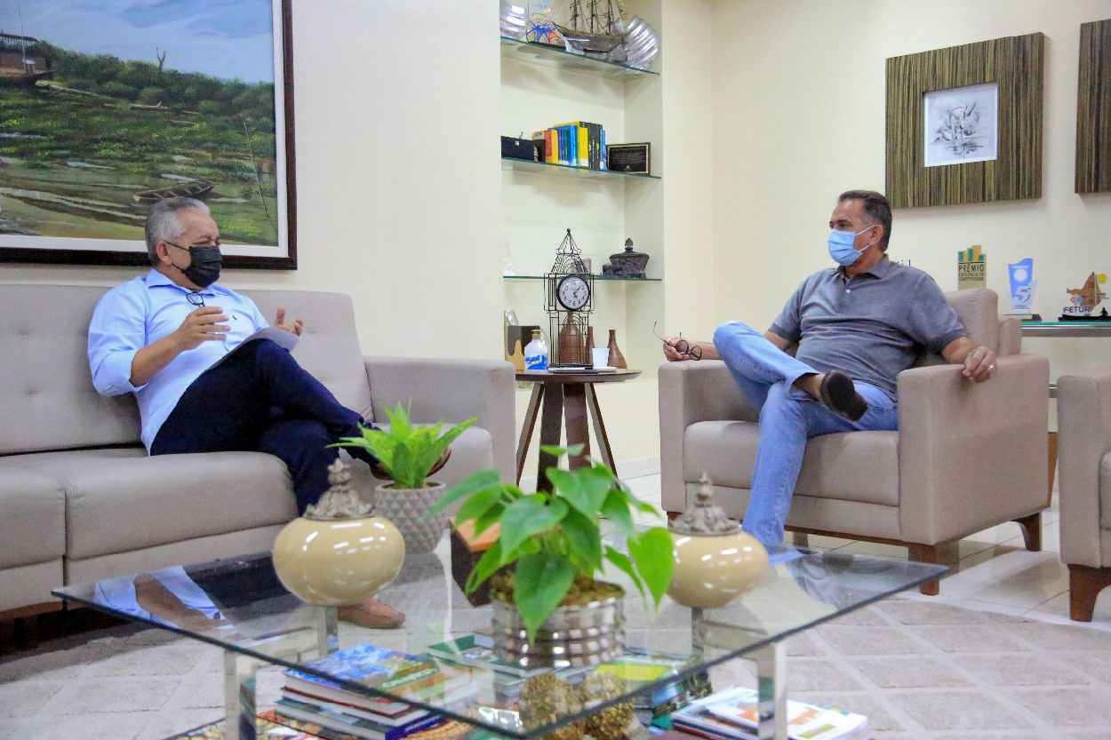 Governador, Waldez Góes, e prefeito, Carlos Sampaio, discutem investimentos para Amapá.