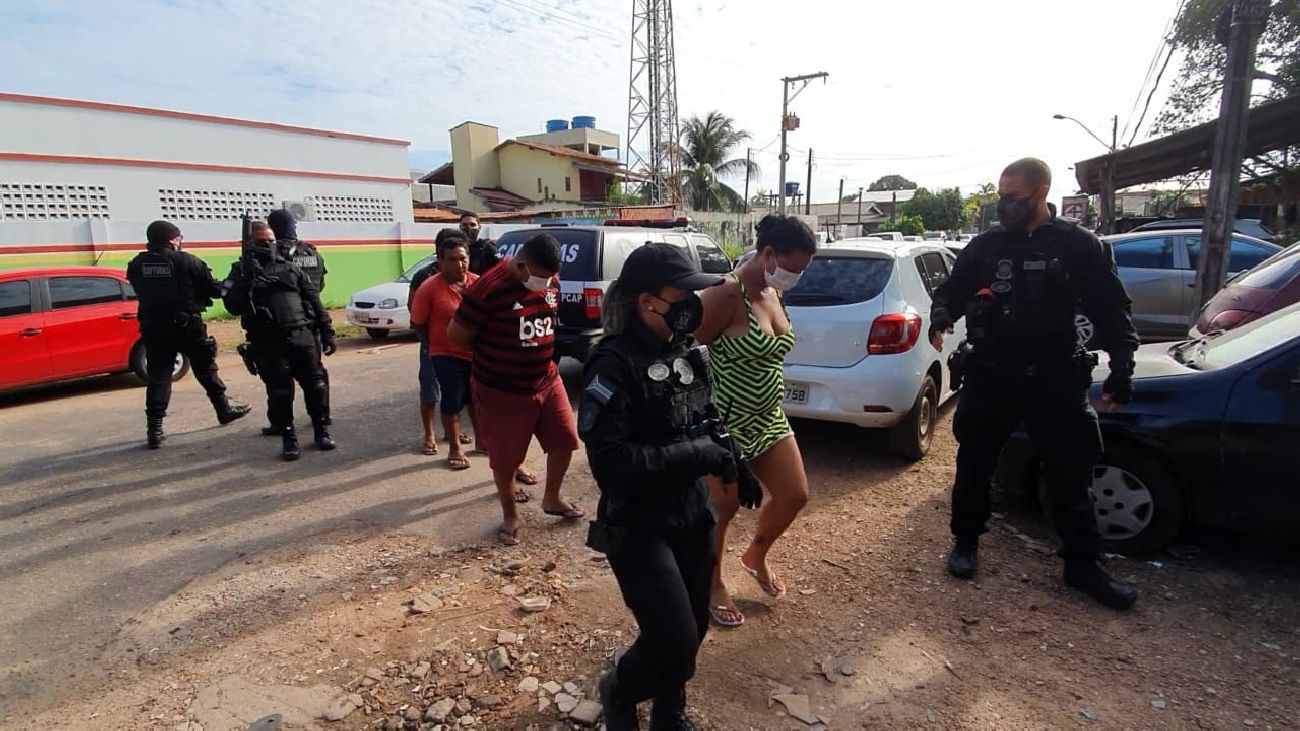 Policiais civis prendem acusados de diversos crimes
