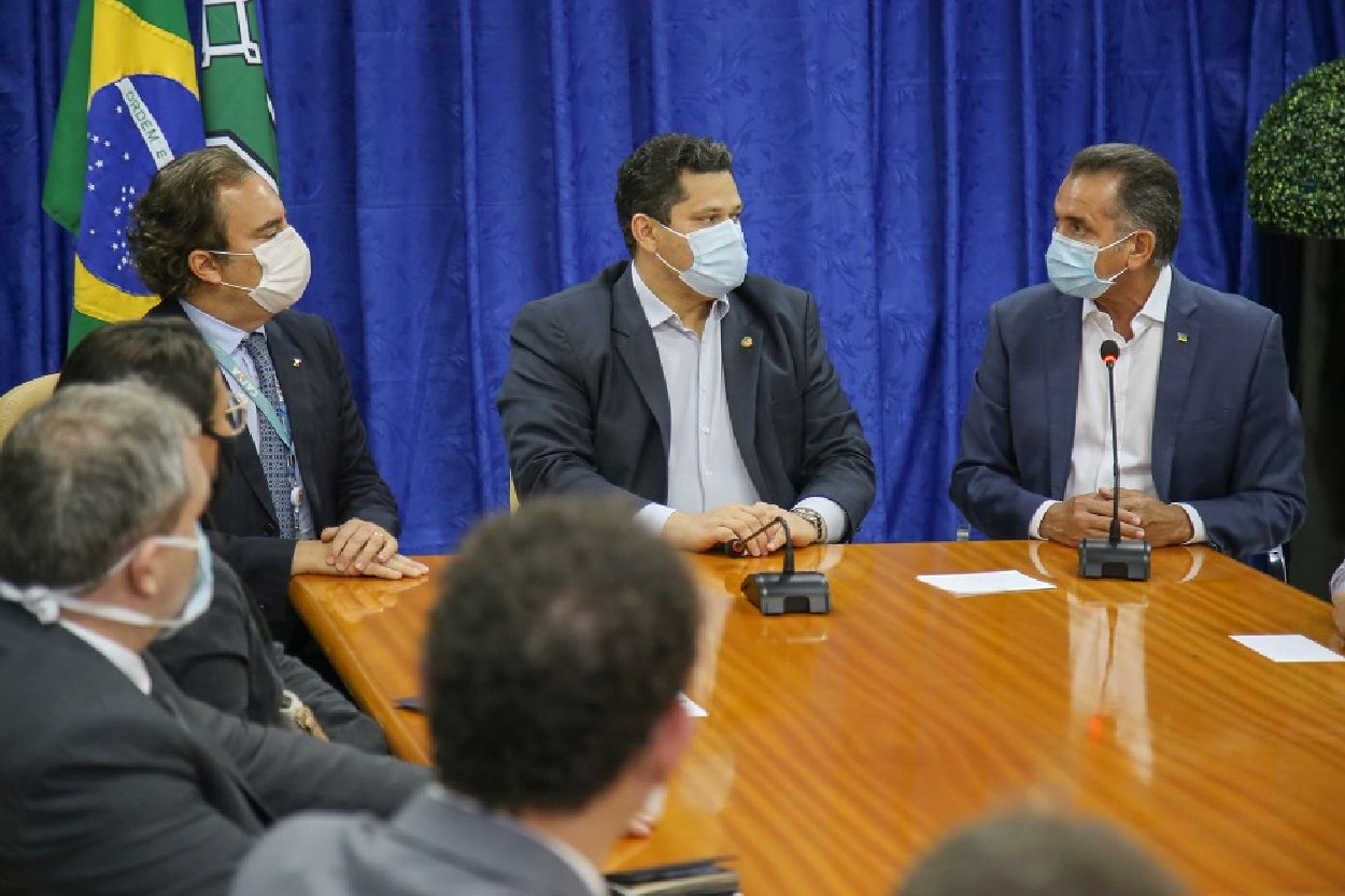 Presidente da Caixa Econômica Federal, Pedro Guimarães, presidente do Congresso Nacional, senador Davi Alcolumbre, e governador do Amapá, Waldez Góes.