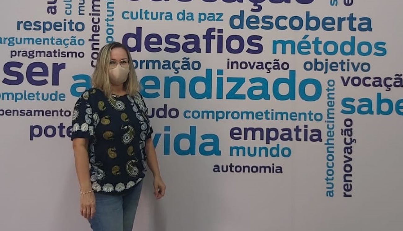 O momento está exigindo força e determinação de professores para continuarem ensinando.