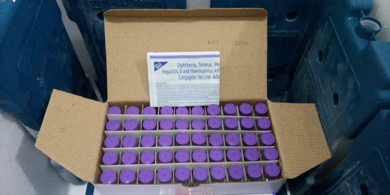 Vacina começou a ser distribuída na semana passada.