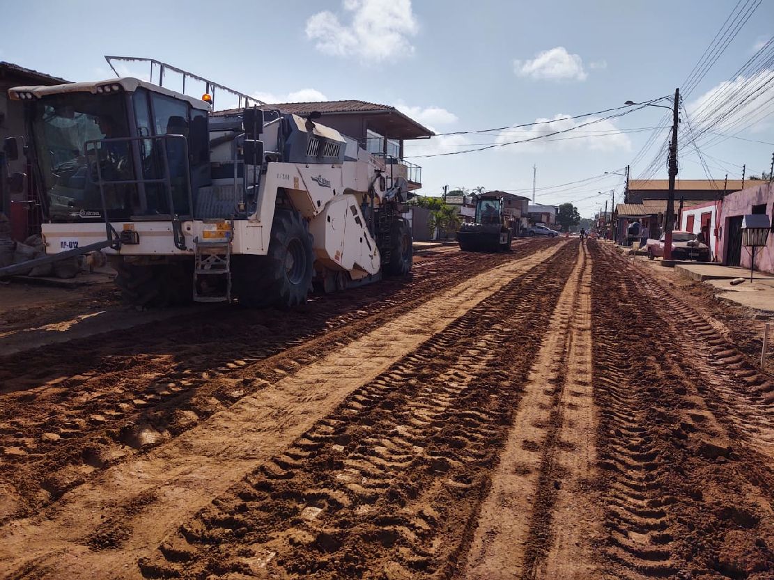 Trabalho de terraplanagem e pavimentação já foi realizado em 700 metros da via.