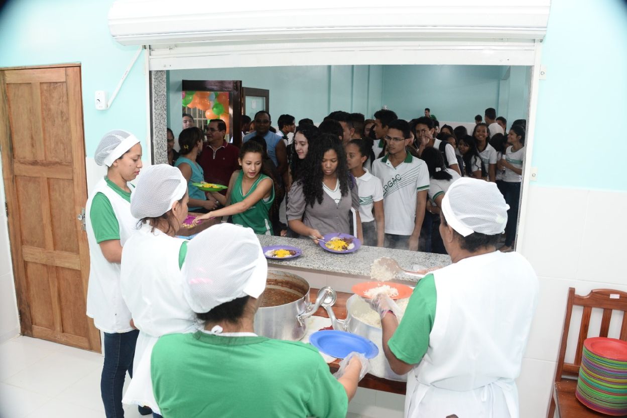 São 394 escolas contempladas, beneficiando mais de 120 mil estudantes.