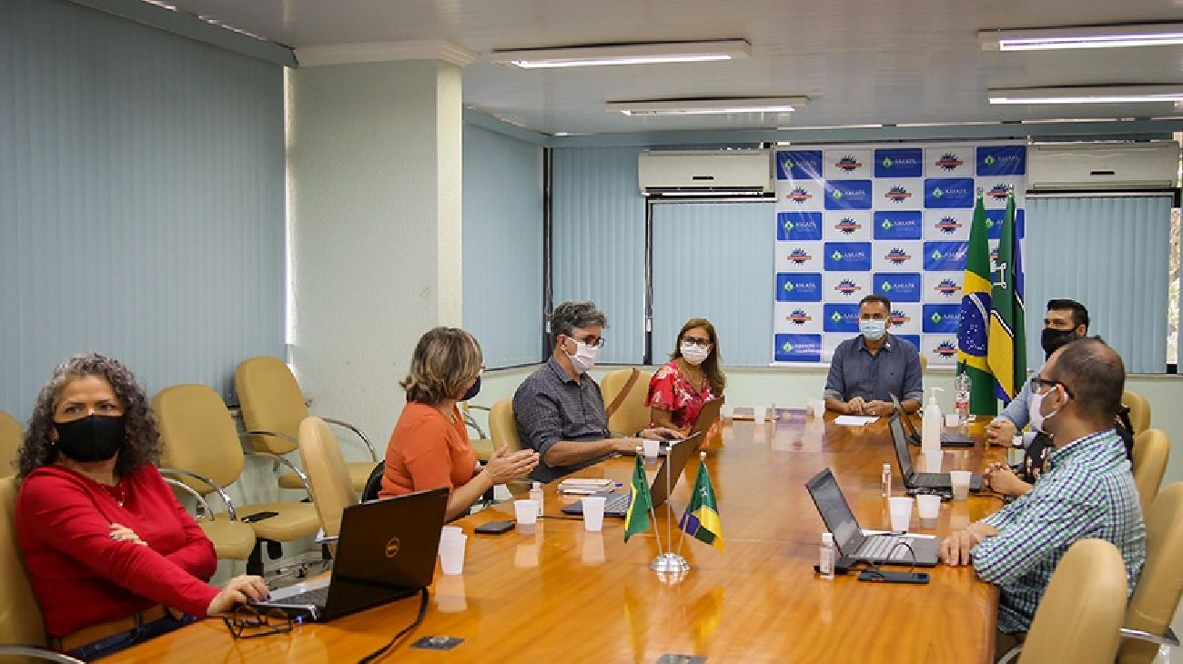 Eles também avaliaram os resultados da consulta pública realizada pela Secretaria de Estado da Educação (Seed) no final de junho.