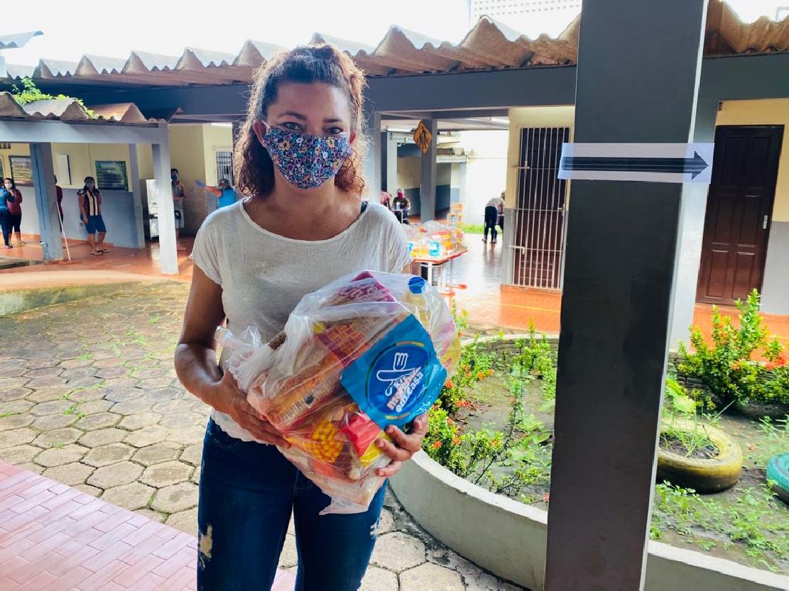 São mais de 970 toneladas de alimentos que serão entregues para famílias de estudantes.