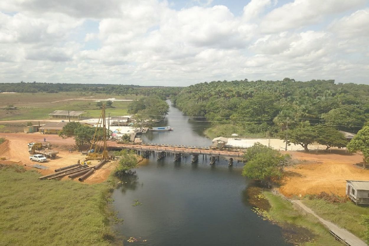 Nova estrutura terá 60 metros de comprimento e 11 metros de largura, com duas pistas de rolamento, passeio público, acostamento e sinalização.