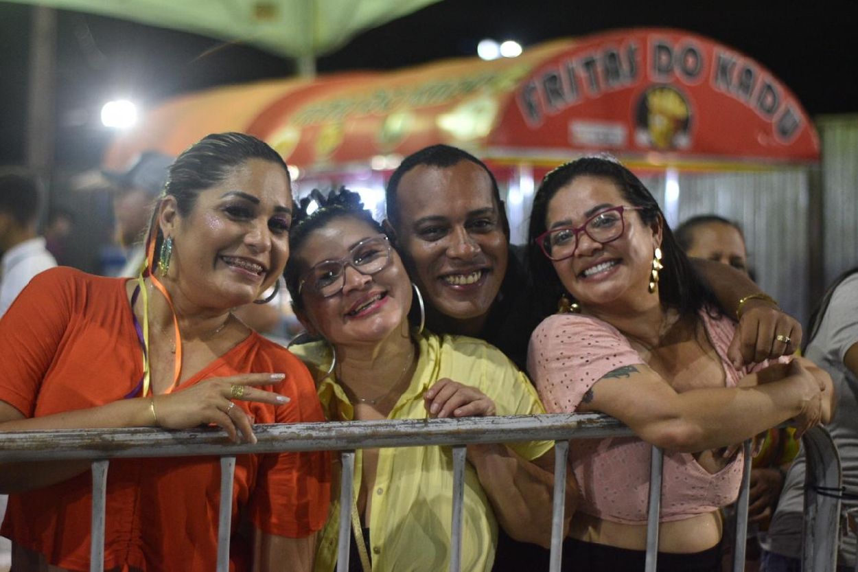 Programação de carnaval reuniu grande público na zona sul de Macapá.