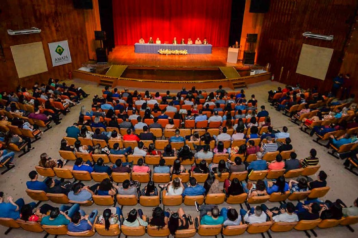 Aula inaugural aconteceu no Teatro das Bacabeiras, em Macapá