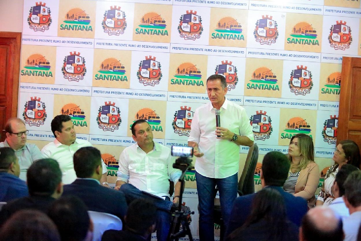 Reunião aconteceu nesta quarta-feira, 8, na prefeitura de Santana.
