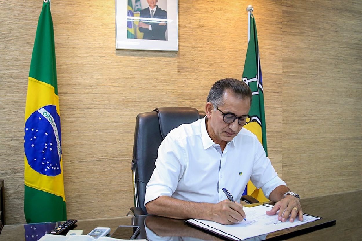 Waldez Góes assinou o decreto prorrogando pelo prazo de 2 anos a validade dos concursos públicos.