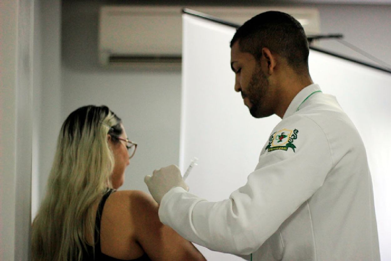 Os jovens também poderão levar parentes para vacinar