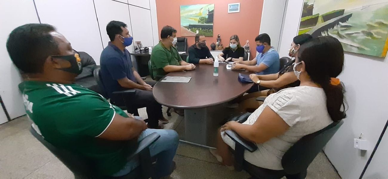 Na reunião com empreendedores de comidas típicas ficaram definidas as tratativas para a transferência para o novo espaço