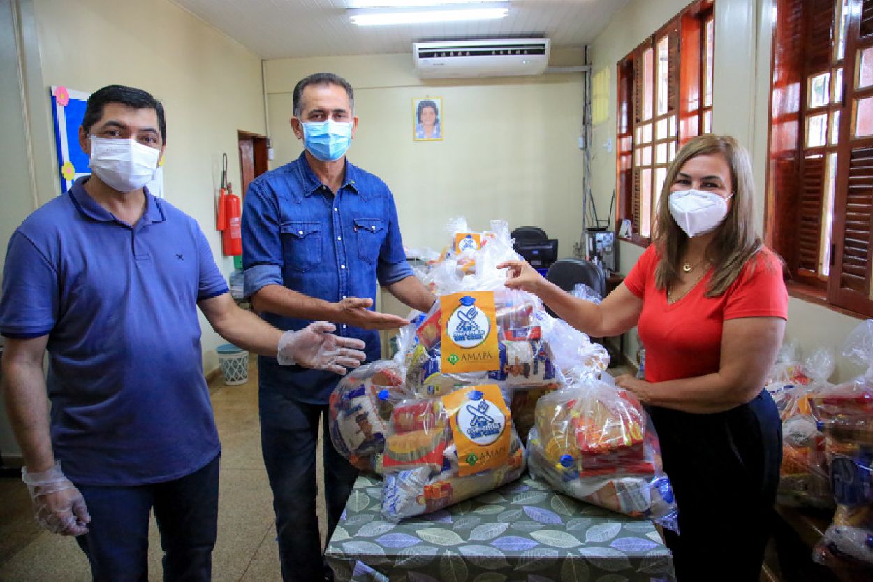 Waldez ressaltou que, além de complementar a alimentação dos alunos, o programa fomenta o comércio local