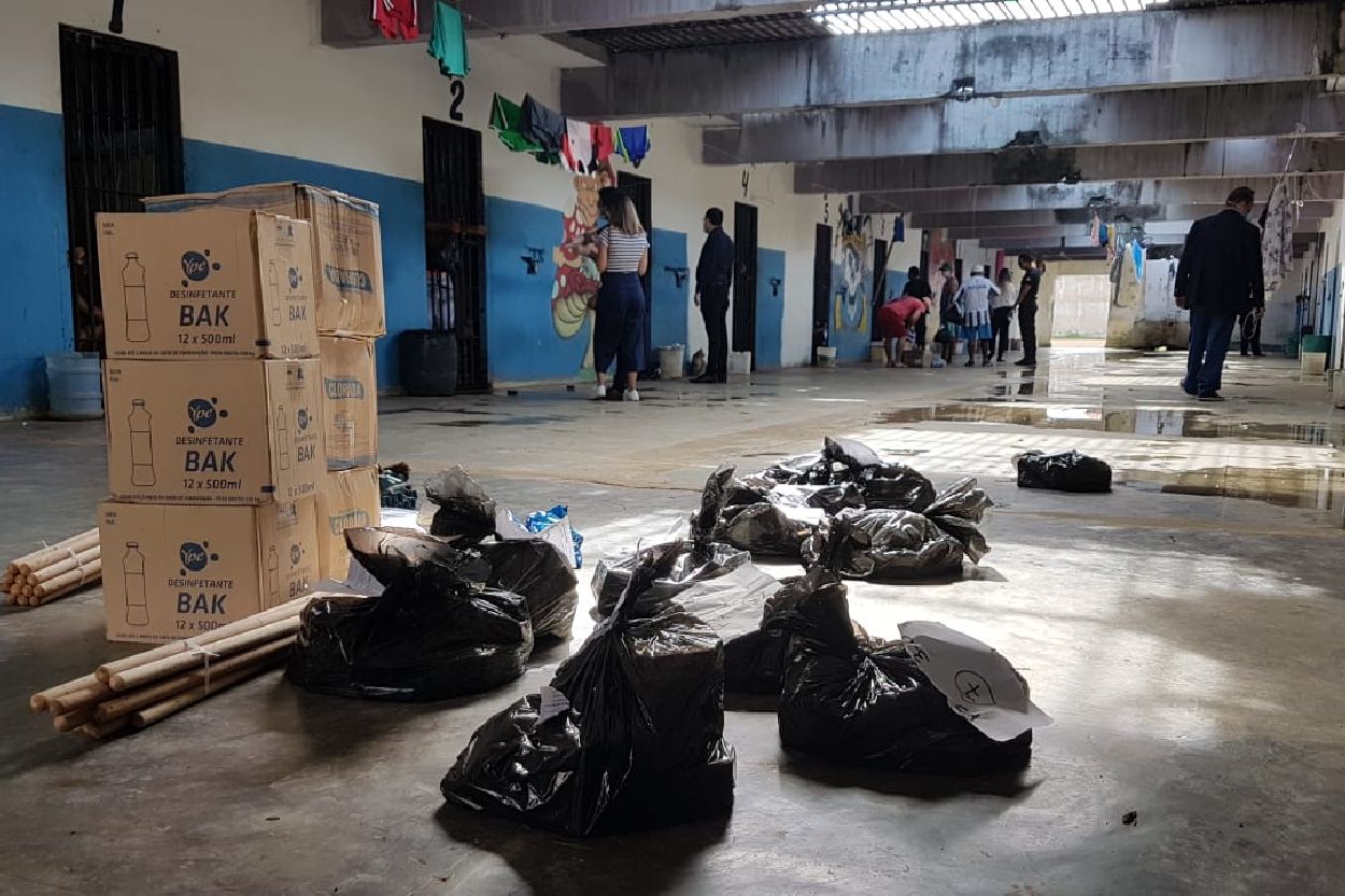 Todas as unidades prisionais do estado receberam os materiais de limpeza e higiene pessoal.