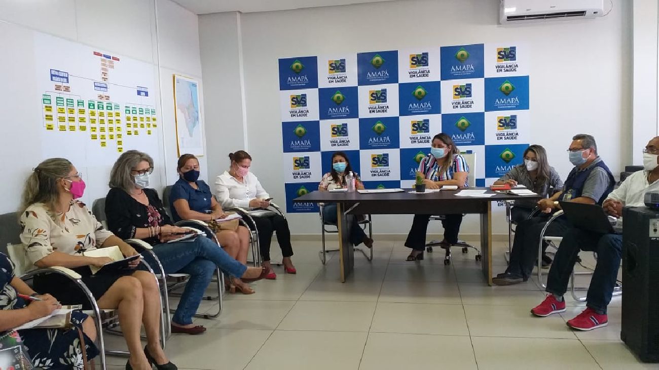 Equipe da SVS reunida com a servidora da OPAS e MS para apresentar o Plano de Ação Contra o Sarampo