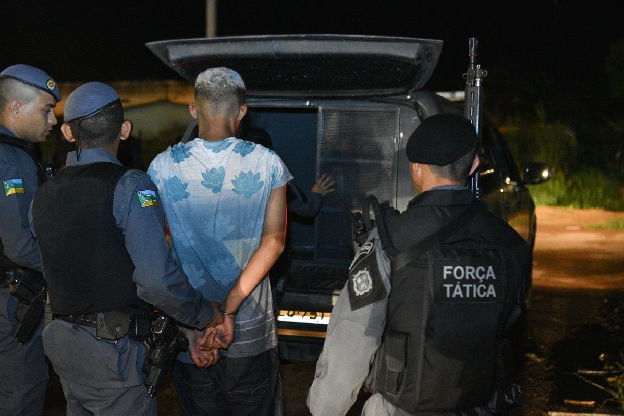 Foram realizadas rondas ostensivas e abordagens individuais nas áreas consideradas vulneráveis à criminalidade.