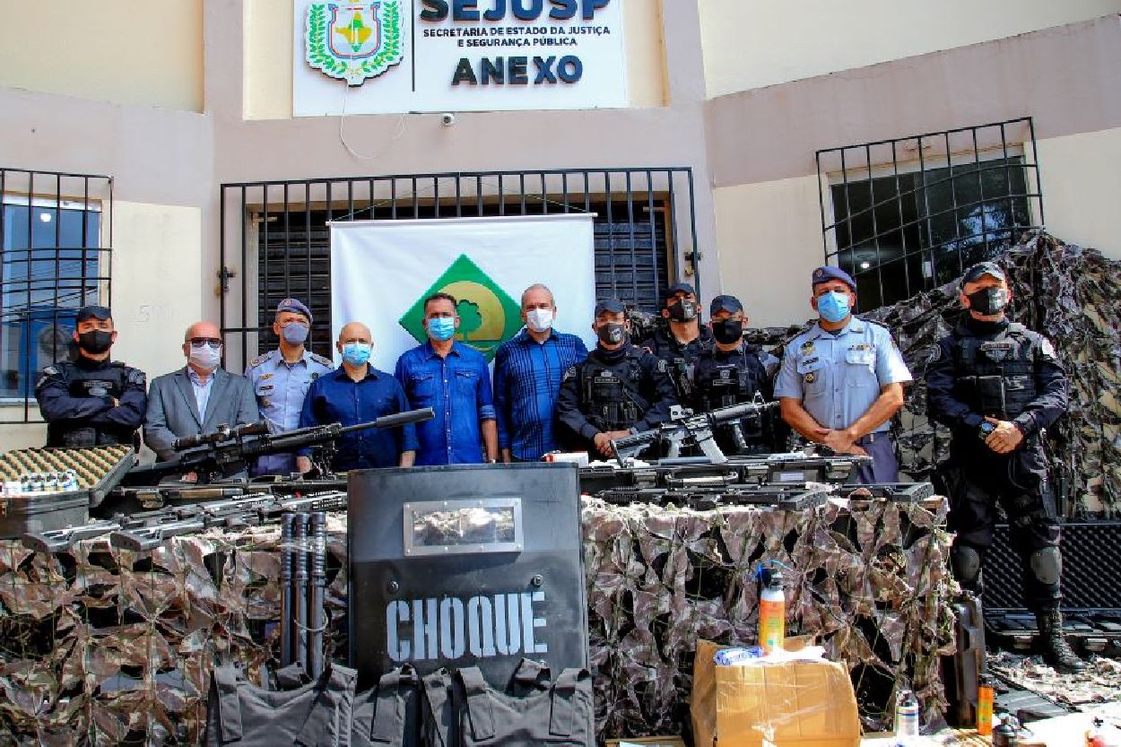 Equipamentos de informática e armas foram entregues pelo governador aos órgãos de segurança