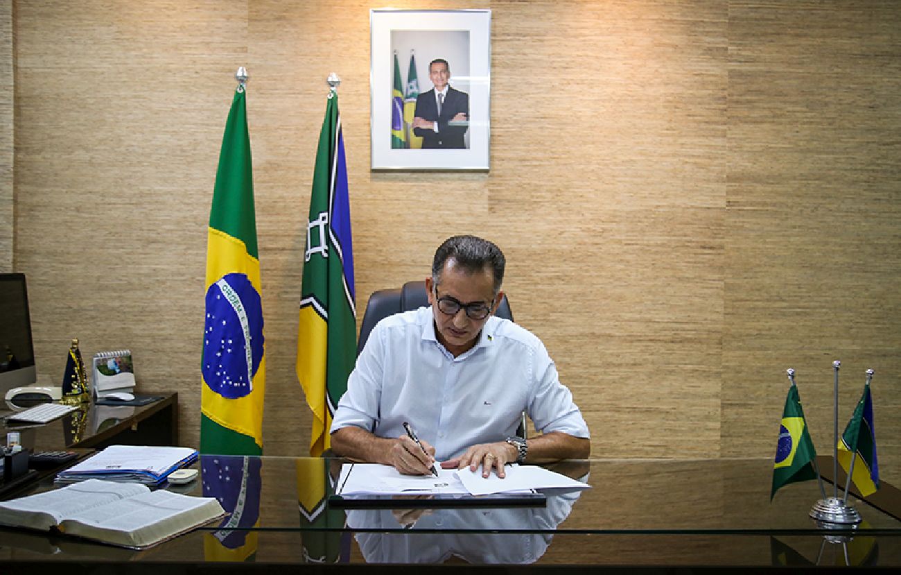 Governador assinou o novo decreto nesta quinta, 28. A decisão segue as recomendações das equipes epidemiológicas, médicas e científicas.