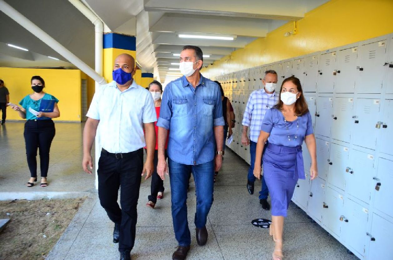 Governador Waldez em visita aos novos espaços da Escola Tiradentes