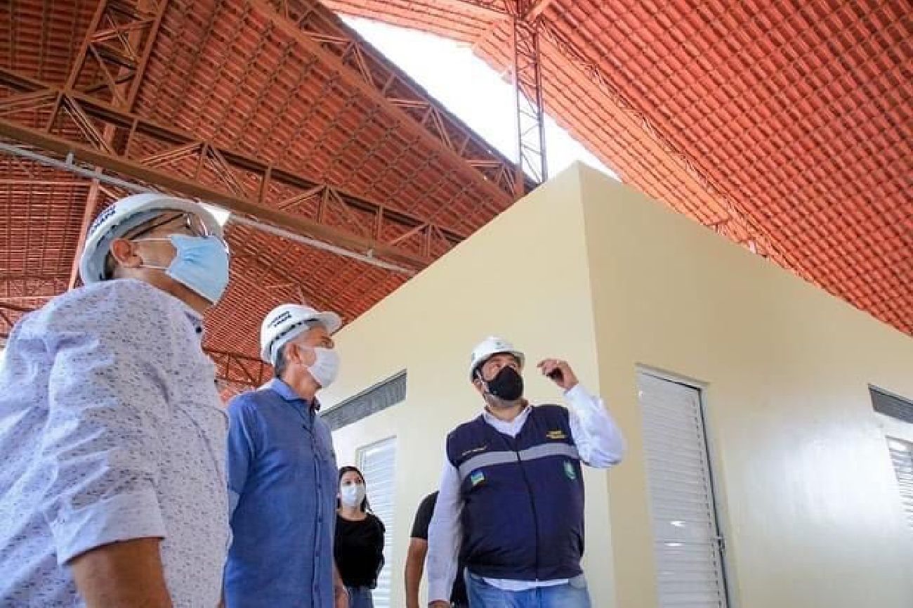 Governador Waldez Góes, em visita à obra de revitalização da Casa do Artesão.