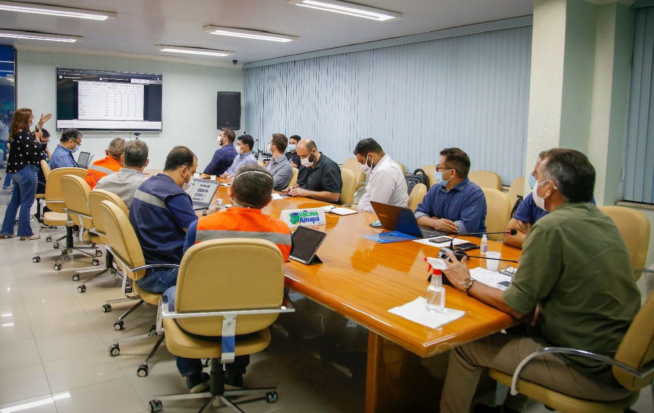 Durante a reunião, o chefe do Executivo também informou sobre as tratativas para obtenção de novas doses de imunizantes.