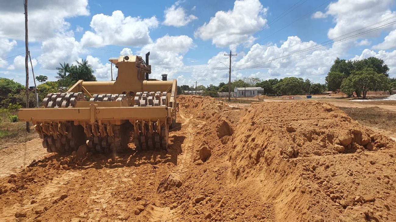 Serviços de limpeza e terraplenagem foram iniciados em todo o trecho