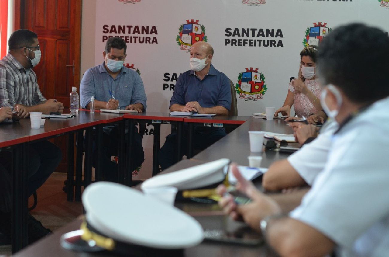A reunião com o prefeito de Santana para tomar medidas mais incisivas no combate a covid-19 aconteceu nesta terça-feira, 26.