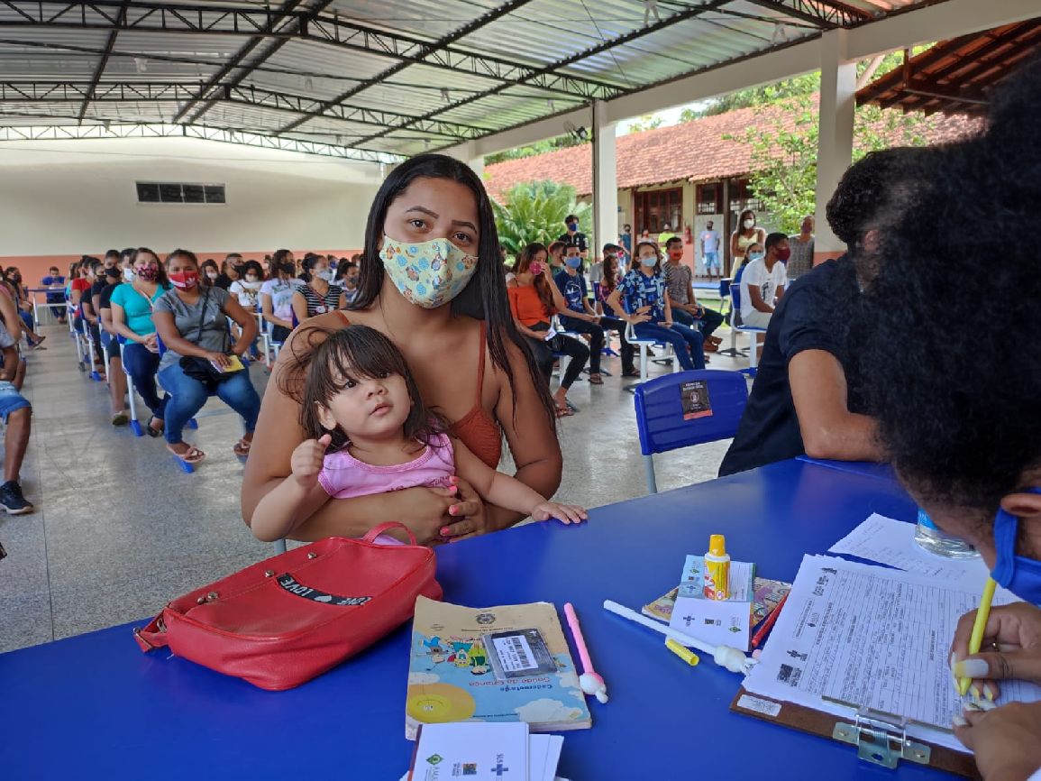 Flávia: "Fiquei sabendo que teria a vacinação no Amapá Jovem e trouxe minha filha e minha irmã para vacinarem também"